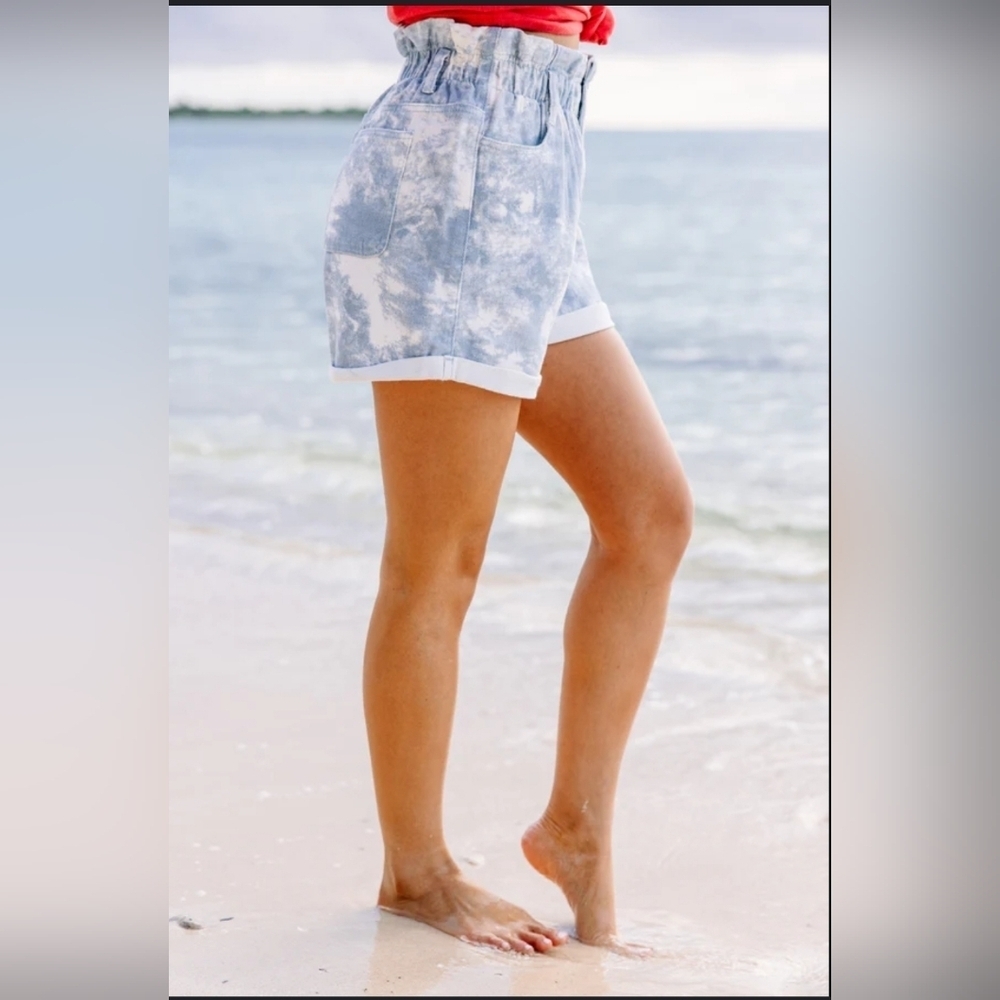 NWT Universal Thread Women's High Rise Denim Shorts Blue Tie Dye Size Small